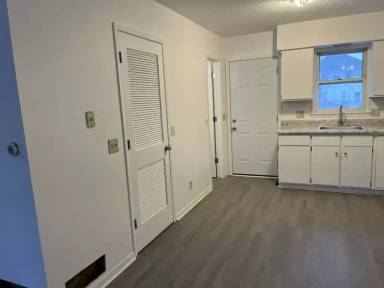 Main picture of 605 E Robinson St