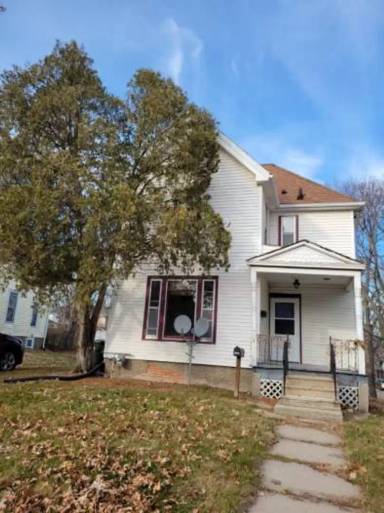 Main picture of 1108 E Burlington St