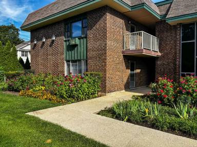 Main picture of 444 S Spring Rd