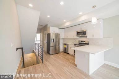 Main picture of 2047 S 23rd St