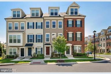 Main picture of 13204 Orsay St