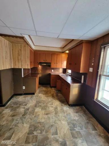 Main picture of 1345 Whitney Ave