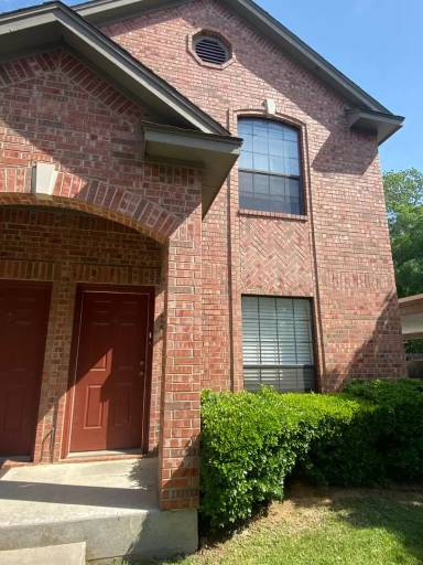 Main picture of 2208 N Carroll Blvd