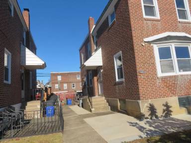 Main picture of 2037 Lansing St