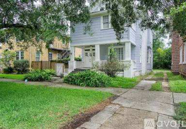 Main picture of 2055 College St
