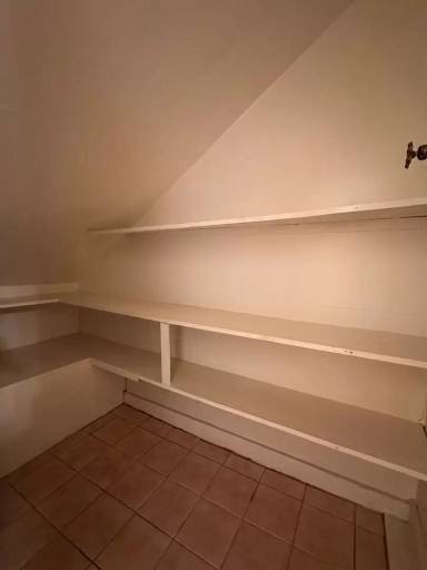 Main picture of 108 E Lee St