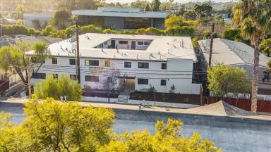 Main picture of 111 N La Cumbre Rd