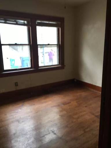 Main picture of 913 W South St