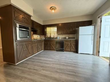 Main picture of 246 Bowling Green Dr