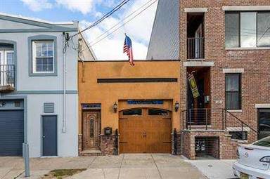 Main picture of 31 W Wildey St
