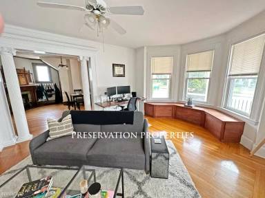 Main picture of 147 Crafts St