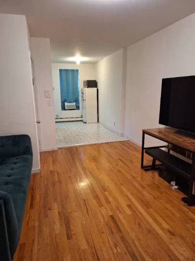 Main picture of 115 E Th St