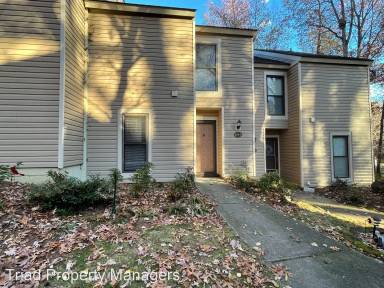 Main picture of 215 Village Ln