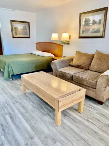 Main picture of 102 N Maple Ave