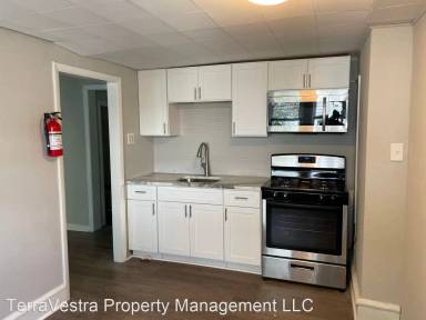Main picture of 410 W Holly Ave