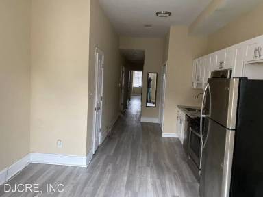 Main picture of 1816 W Girard Ave