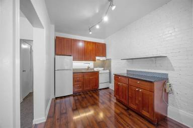 Main picture of 906 Howard St