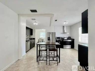 Main picture of 3606 W Bay To Bay Blvd