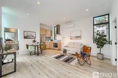 Main picture of 2944 Kelton Ave