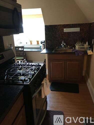 Main picture of 125 S Graham St