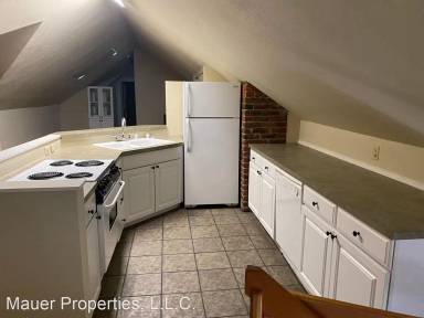 Main picture of 823 S Monroe St