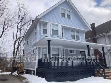 Main picture of 521 E 109th St