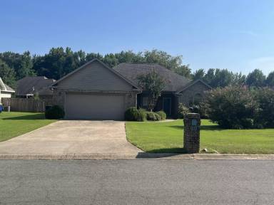 Main picture of 28 Hillsboro Dr