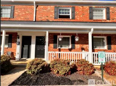 Main picture of 1215 Green Oaks Ln