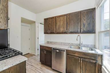 Main picture of 1115 1/2 4th St NE