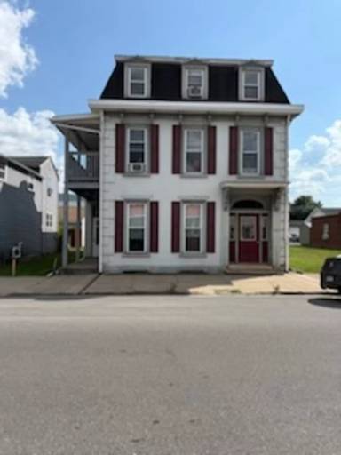 Main picture of 364 E Main St