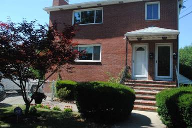 Main picture of 279 Watertown St