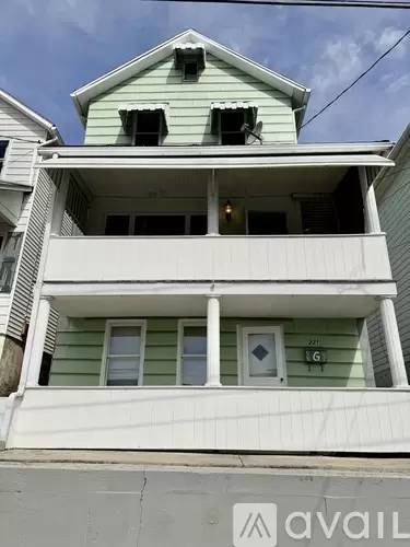 Main picture of 221 Bauer St