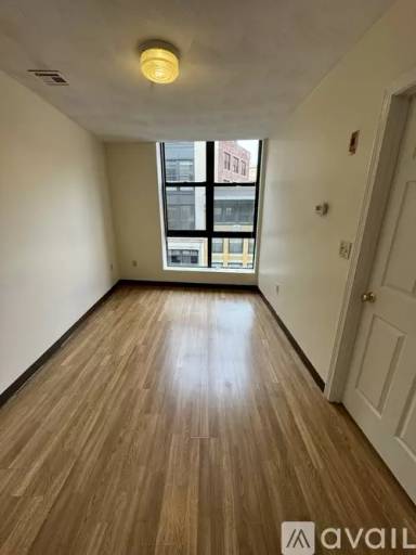 Main picture of 81 Essex St
