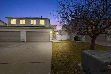 Main picture of 523 W 3rd St