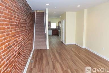 Main picture of 152 N Haven St