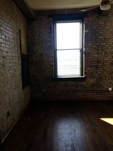 Main picture of 926 Commerce St