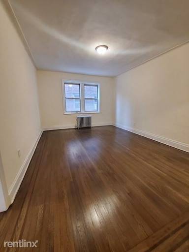 Main picture of 7754 Austin St