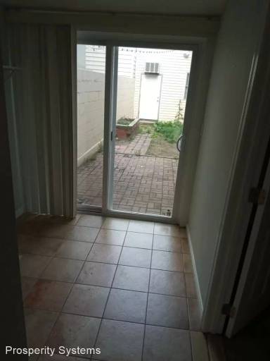 Main picture of 1207 S Clinton St