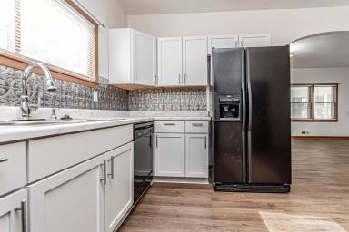 Main picture of 118 E Pine St