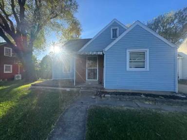Main picture of 2449 Fairport Ave
