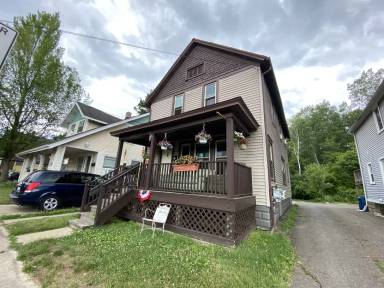 Main picture of 1832 S Burdick St