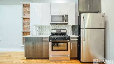 Main picture of 900 Flushing Ave