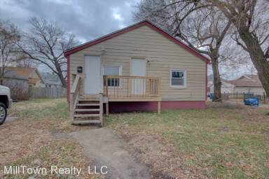 Main picture of 1322 1/2 Morton Dr