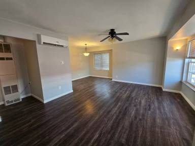 Main picture of 210 S Delaware Ave