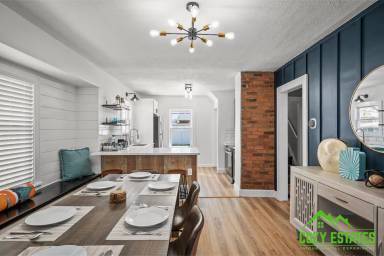 Main picture of 5835 Chestnut Hills Dr