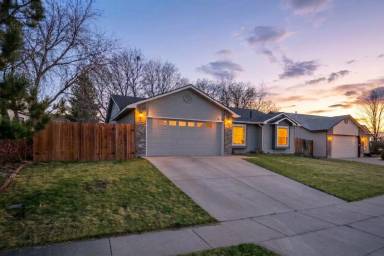 Main picture of 615 N Shady Grove Way