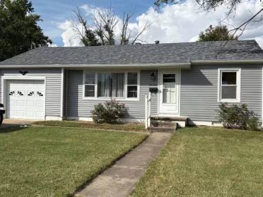 Main picture of 17 Lakeside Pl