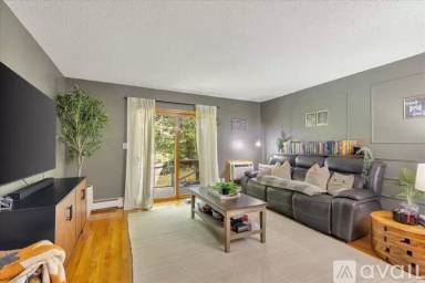 Main picture of 36 Locust Cir