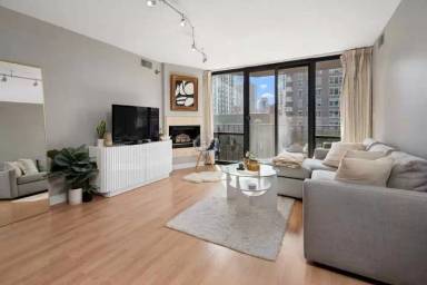Main picture of 1309 N Wells St