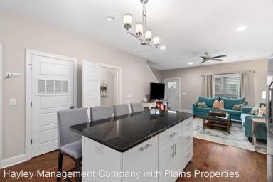 Main picture of 418 N Donahue Dr